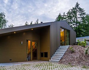 Modern vacation home in Spier, Central Drenthe, surrounded by nature, with stylish architecture and spacious veranda for a relaxing stay.