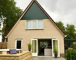 Vooraanzicht van Huisje in Schoonloo, een gezellig vakantiehuis in Midden Drenthe.