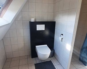 Moderne toiletruimte in Huisje in Schoonloo, vakantiehuis in het hart van Drenthe.