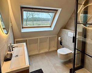 Modern bathroom in Cottage in Schoonloo, Middle Drenthe, with a view of nature through a large skylight.