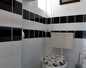 Modern bathroom in Cottage in Schoonloo, comfortable vacation home in Drenthe.