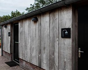 Houten sanitairgebouw bij Vakantiehuis in Grolloo, Midden Drenthe.