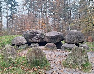 Hunebed in de buurt van Vakantiehuisje in Orvelte, Midden Drenthe, een historische bezienswaardigheid.