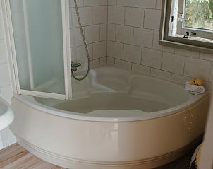 Luxury bath in Cottage in Gasselte, vacation home for relaxation in Drenthe.