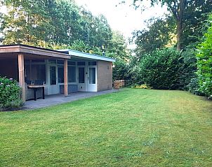 Cottage in Gasselte, a vacation home in the green heart of Midden Drenthe, offers a serene garden and terrace surrounded by nature.