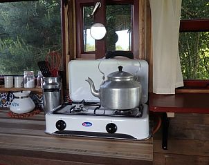 Rustieke keuken met fornuis in vakantiehuisje in Mantinge, Midden Drenthe.