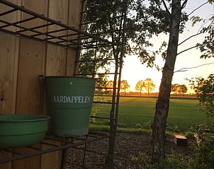 Zonsondergang vanuit vakantiehuisje in Mantinge, Midden Drenthe, met prachtig uitzicht.