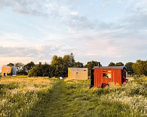 Zonsondergang over vakantiehuisje in Mantinge, Drenthe.