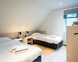 Wellnessruimte in Hof van Saksen 8-persoons boerderij 8L, Nooitgedacht, Drenthe, met sauna en moderne douche.