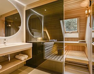 Wellness sauna met rustgevende sfeer in Hof van Saksen 4-persoons Wellnessboerderij, Nooitgedacht, Drenthe.
