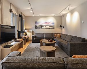 Tafelvoetbalspel in Hof van Saksen accommodatie, Nooitgedacht, Midden Drenthe, voor ontspanning en plezier.