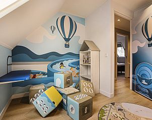 Creatieve speelhoek in Hof van Saksen, 12-persoons kinderboerderij in Nooitgedacht, Drenthe met interactieve elementen.