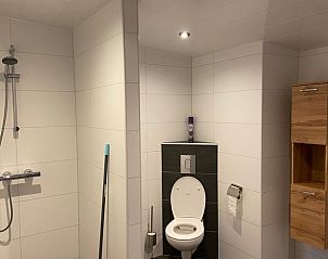 Stijlvolle badkamer in Vakantiehuis in Odoorn, Midden Drenthe. Ervaar comfort en moderniteit in deze vakantiewoning in Drenthe.