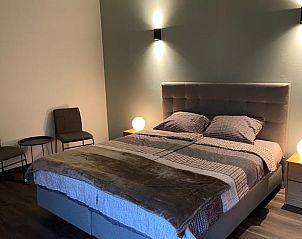 Sfeervolle slaapkamer in Vakantiehuis in Odoorn, Midden Drenthe, met comfortabel tweepersoonsbed.