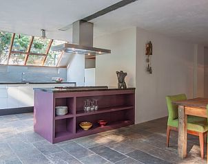 Moderne keuken in Vakantiehuis in Peize, perfect voor culinaire avonturen in Noord Drenthe.
