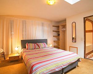 Gezellige slaapkamer in Vakantiehuisje in Een, Noord Drenthe, met ruime opbergmogelijkheden.