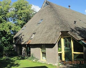 Charmante buitenkant van Vakantiehuisje in Een, Noord Drenthe, met traditionele architectuur.