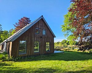 Achtertuin van Huisje in Een, een vakantiehuis in Noord Drenthe met uitzicht op de natuur.