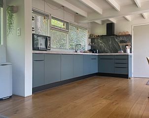Moderne keuken in Huisje in Een, vakantieaccommodatie in Drenthe.