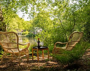 Romantisch zitje bij het water bij Vakantiehuis in Een, Noord Drenthe.