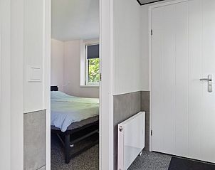 Comfortabele slaapkamer in Vakantiehuis in Een, Noord Drenthe, met veel licht.