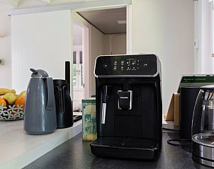 Koffiecorner in Vakantiehuis in Een, Noord Drenthe, voor een perfect begin van de dag.