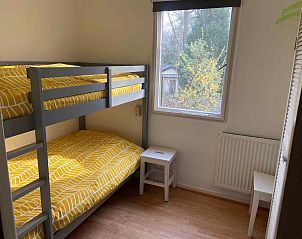 Rustig wandelpad in de buurt van vakantiehuis DG1464, Zuidlaren, Drenthe, omringd door natuur.