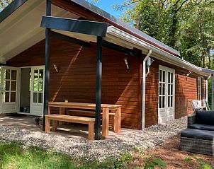 Gezellig terras van Vakantiehuisje in Norg, Noord Drenthe, perfect voor ontspanning.