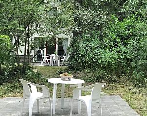 Geniet van de serene tuin en het terras van Vakantiehuis in Norg, gelegen in het groene hart van Noord Drenthe, Drenthe.
