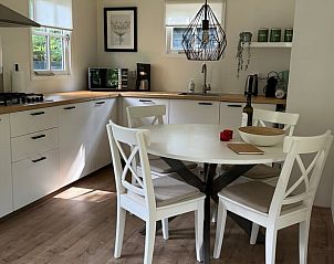 Moderne Kche im Ferienhaus Cottage in Norg mit allen Annehmlichkeiten in Nord-Drenthe, Drenthe.