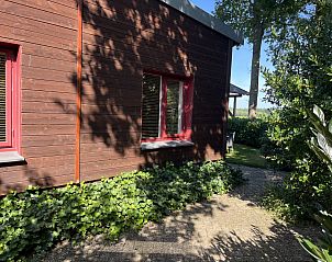 Natuurlijke omgeving van DG1879, Borger, Noord Drenthe met fruitbomen en weilanden.