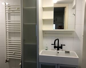 Moderne badkamer in Huisje in Schipborg, vakantieaccommodatie in Noord Drenthe, Drenthe.