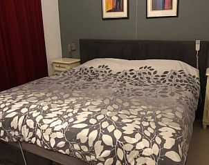 Comfortabel bed in de slaapkamer van vakantiehuisje in Schipborg, Noord Drenthe.