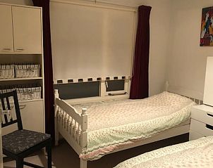 Badkamer met douche in vakantiehuisje Schipborg, Noord Drenthe, modern en schoon.