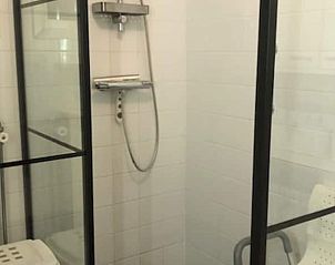 Wasmachine en droger in vakantiehuisje Schipborg, Noord Drenthe, voor extra gemak.