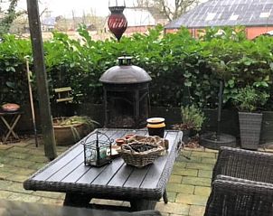 Uitzicht vanaf het overdekte terras van vakantiehuisje in Schipborg, Noord Drenthe.