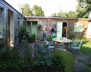 Buitenterras van Mijn Vakantie in Drenthe, Anloo. Gezellige plek voor maaltijden in de natuur van Noord Drenthe.