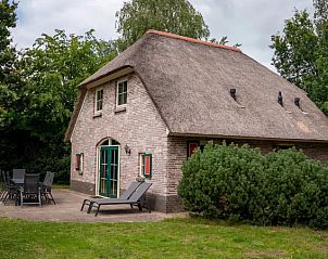 Verblijf 182907 • Bungalow Noord Drenthe • Het Land van Bartje | 8-persoons boerderij | 8EL 