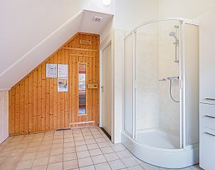 Slaapkamer met eenpersoonsbedden in Het Land van Bartje, 8-persoons vakantiehuis in Ees, Noord Drenthe.