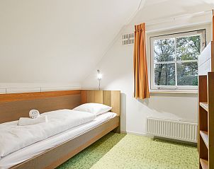 Eenpersoonskamer in Het Land van Bartje 10-persoons kinderboerderij, Ees, Drenthe, met rustige sfeer.