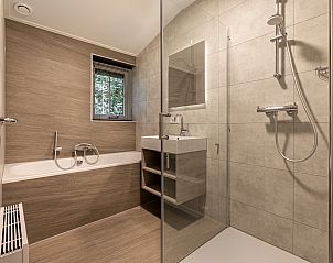 Gezellige zolderkamer met tweepersoonsbed in Het Land van Bartje, 5-persoons bungalow Drenthe.