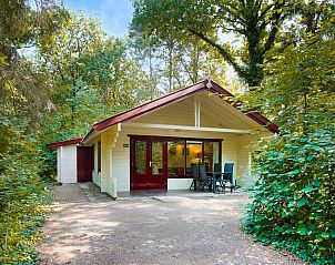 Gezellige eetruimte in Het Land van Bartje, 2-persoons bungalow 2A in Ees, Noord Drenthe.