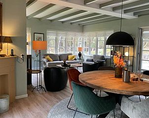 Ruime woonkamer van Huisje in Zeegse, vakantiehuis in Noord Drenthe, met comfortabele zitplekken.