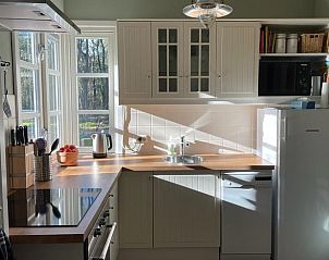 Keuken van Huisje in Zeegse, vakantiehuis in Noord Drenthe, voorzien van moderne apparatuur.