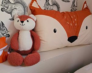 Decoratieve knuffels in de kinderkamer van Vakantiehuisje in Steenbergen, Noord Drenthe, Drenthe.