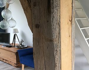 Authentieke houten details in Vakantiehuis in Veenhuizen, Noord Drenthe. Combineert charme met modern comfort.