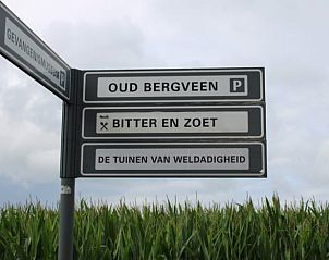 Bord met lokale bezienswaardigheden nabij Vakantiehuisje in Veenhuizen, Noord Drenthe.