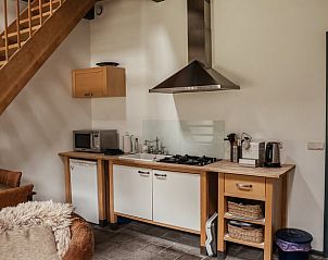 Comfortabele zithoek in Vakantiehuis in Veenhuizen, Noord Drenthe, met rustieke inrichting.