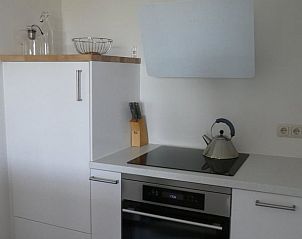 Moderne keuken in Huisje in Bunne, vakantiewoning in Bunne, Noord Drenthe, met stijlvolle inrichting en praktische voorzieningen.