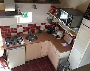 Moderne keuken in Huisje in Zuidlaarderveen, vakantieverblijf met alle gemakken in Noord Drenthe, Drenthe.